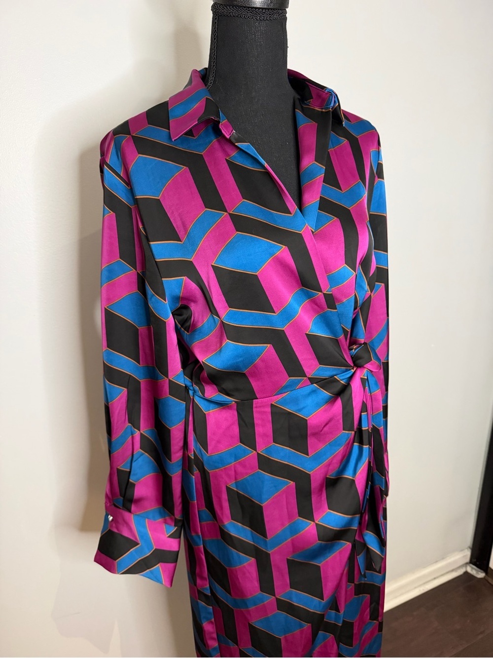 House of Harlow Satin Wrap Long Maxi Dress Geometric Print - Size Medium - Picture 4 of 7